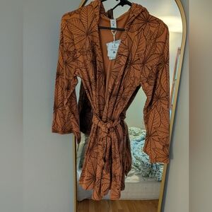 Kate Quinn Women’s Bamboo Robe with hood And pockets, NWT, XS/S, Leaf Design
